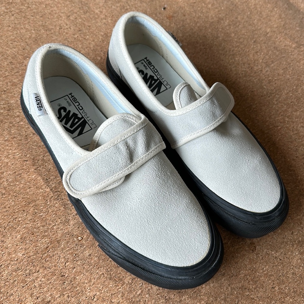 NEW Vans Ultra Cush Velcro closure suede shoes , sneakers. Never worn!